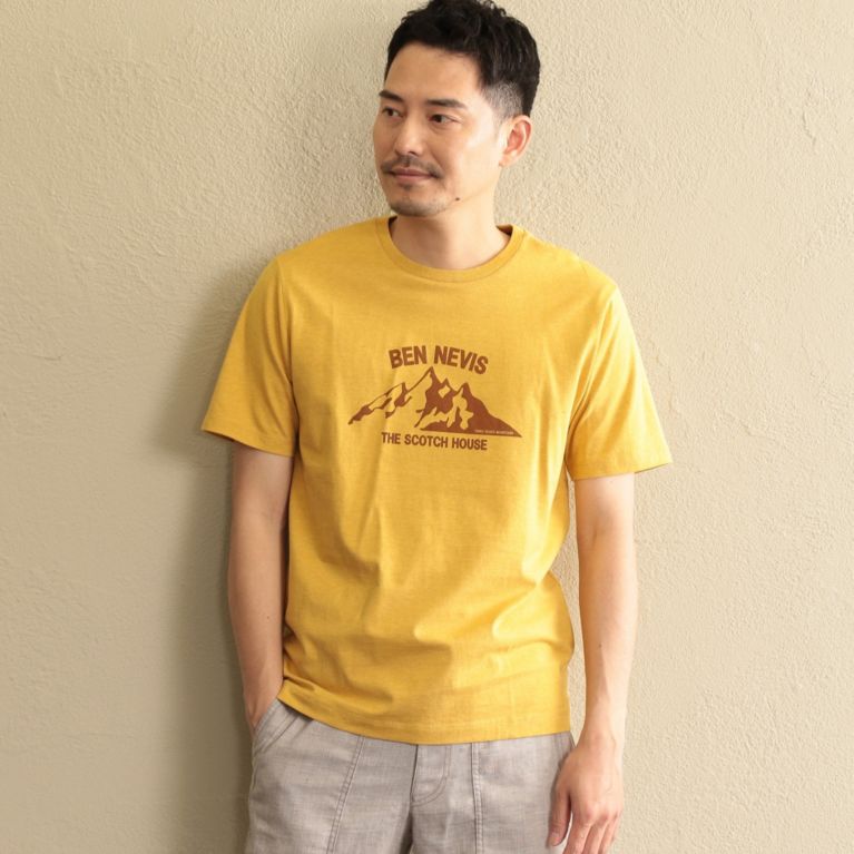 【THE SCOTCH HOUSE】 ベン・ネービスプリントTシャツ. マスタード