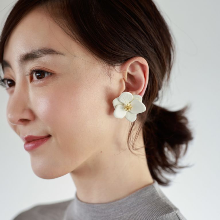 ドローイングフラワーイヤリング ピアス イヤリング Paul Stuart Women ポール スチュアート ウィメン のレディースファッション通販 三陽商会