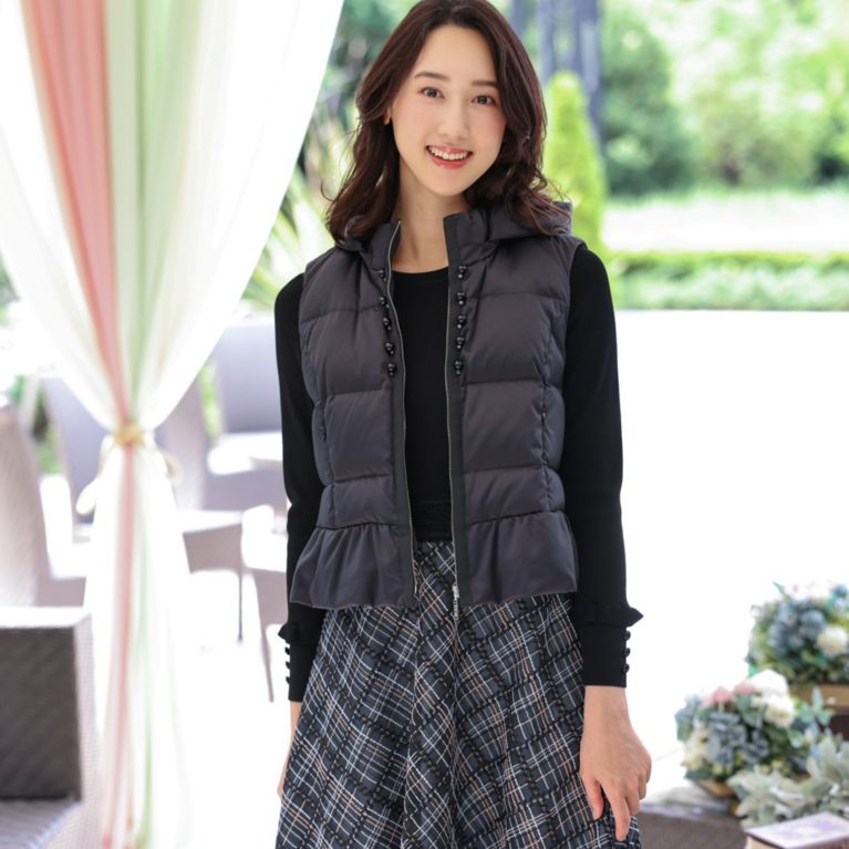 【TO BE CHIC】 ピーチサテン ダウンベスト ブラック