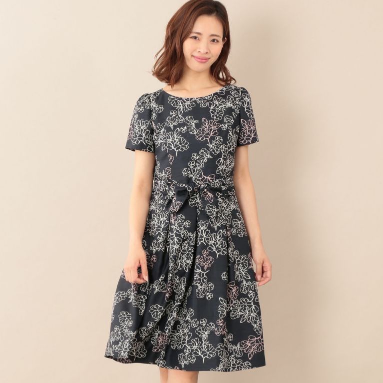 To Be Chic トゥー ビー シック ワンピース ウォッシャブル ラインフラワープリントワンピース Sanyo Istore サンヨー アイストア