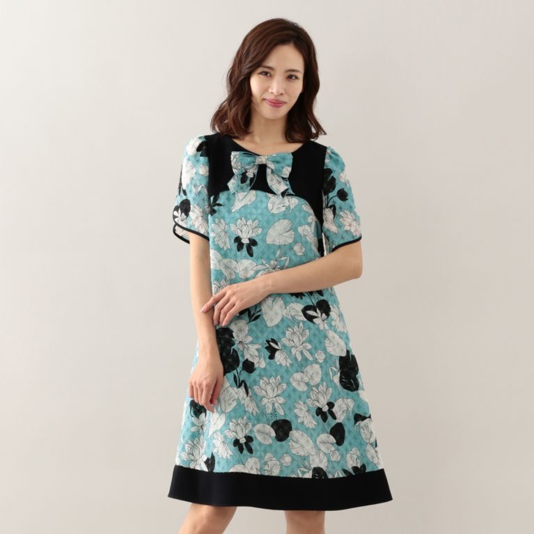【TO BE CHIC】 カットジャカードフラワープリントドレス サックスブルー