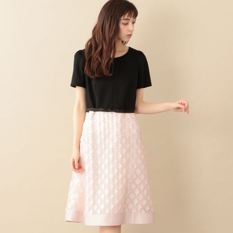 27%OFF！SALE＜三陽商会＞【トゥー ビー シック(TO BE CHIC)】カットジャカードコンビドレス ピンク 送料無料 ＆ 定価 52920円から 14040円値引！