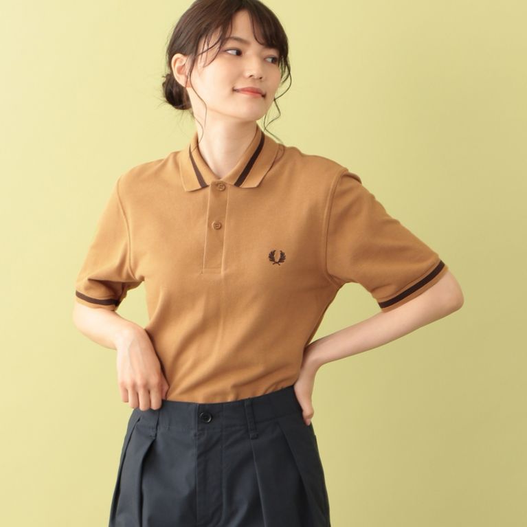 30%OFF！SALE＜三陽商会＞【エムピー ストア(MP STORE)】【FRED PERRY】SINGLE TIPPED FRED PERRY SHIRT キャメル 定価 12960円から 3888円値引！画像